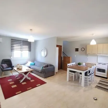 Kerasies Lägenhet Karianí