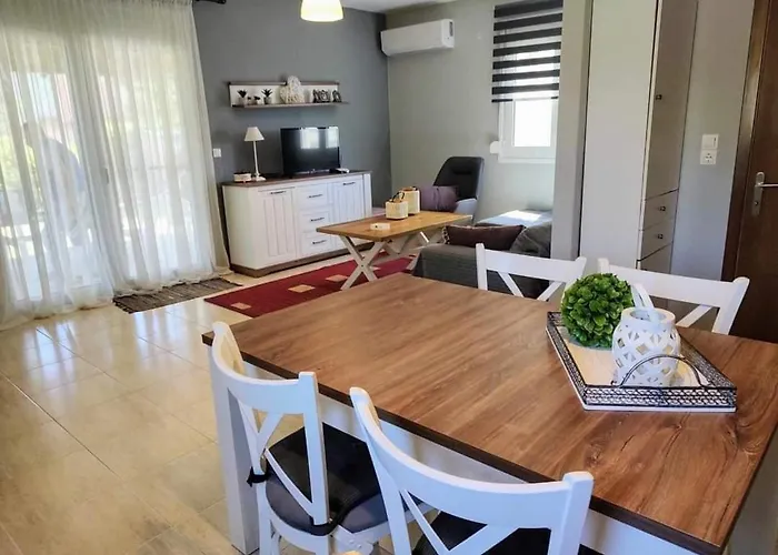 公寓 Kerasies Karianí