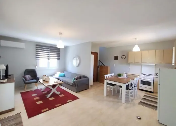 Kerasies Apartment Karianí